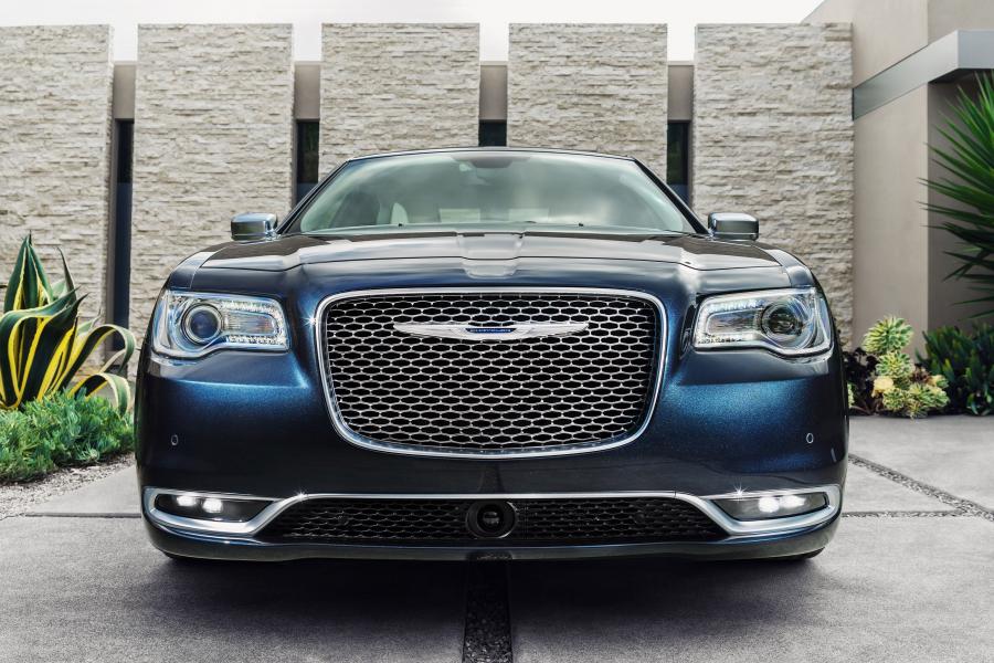  Chrysler 300C Platinum 2015 года  (фото 3 из 47)